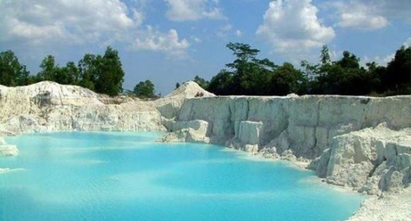 tempat wisata di bangka belitung - Danau Kaolin