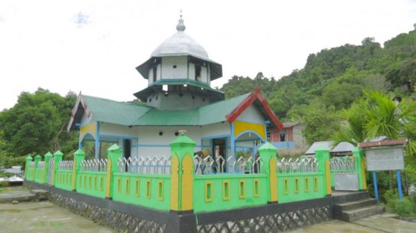 tempat wisata di papua barat - Masjid Tua Patimburak