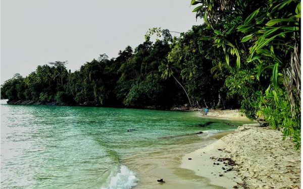 tempat wisata di papua barat - Pantai Patawana
