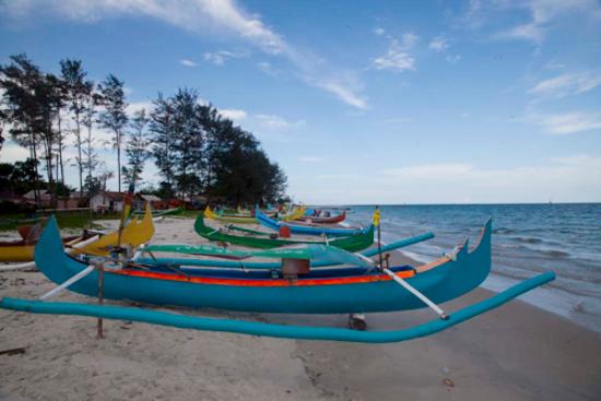 tempat wisata di bangka belitung - Pantai Serdang