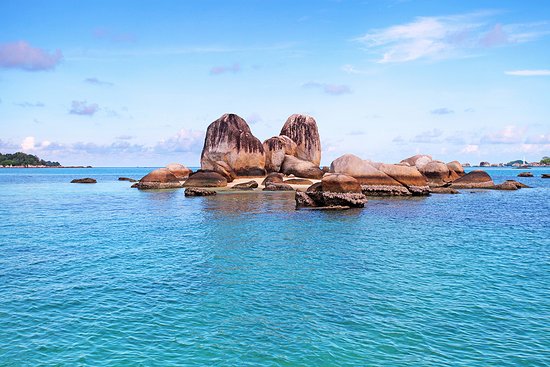 tempat wisata di bangka belitung - Pulau Batu Berlayar