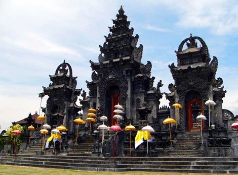 tempat wisata di denpasar - Pura Agung Jagatnatha