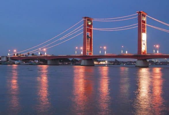 Jembatan Ampera dan Sungai Musi