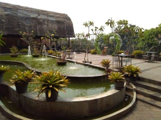 tempat makan romantis di Bogor - Waroeng Gumati Gadog